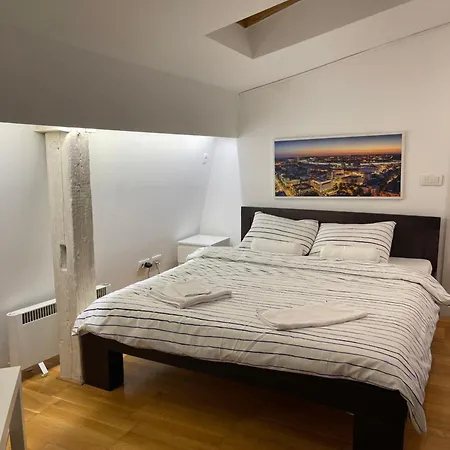 Double Bedroom In * Belgrado