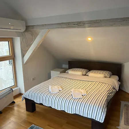 Apartment Double Bedroom In